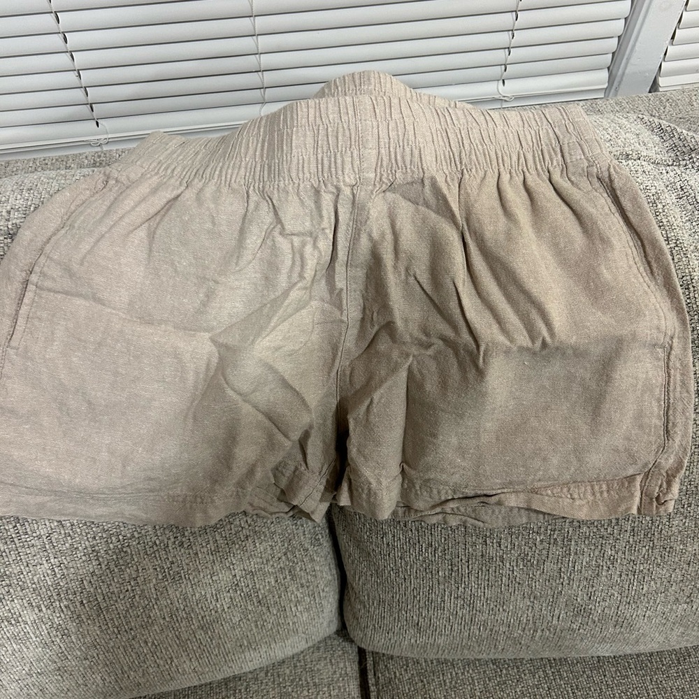Old Navy Women's Tan Flowy Shorts